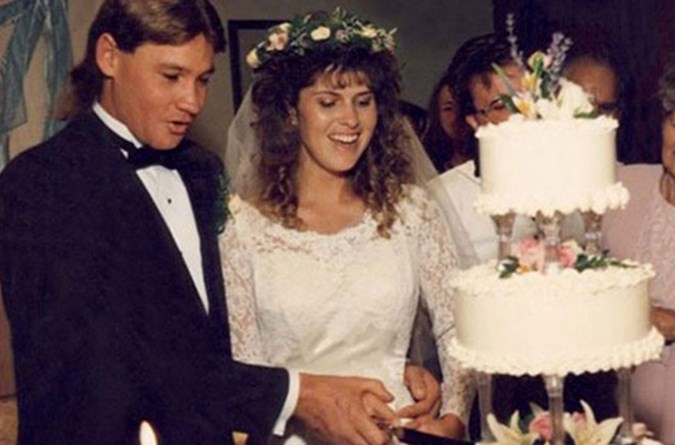 Terri Irwin's wedding dress has similar sleeves to daughter Bindi's.