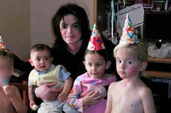 Blanket (Prince Michael Jackson II), Michael Jackson, Paris Jackson, Prince Michael Jackson I. Image: YouTube