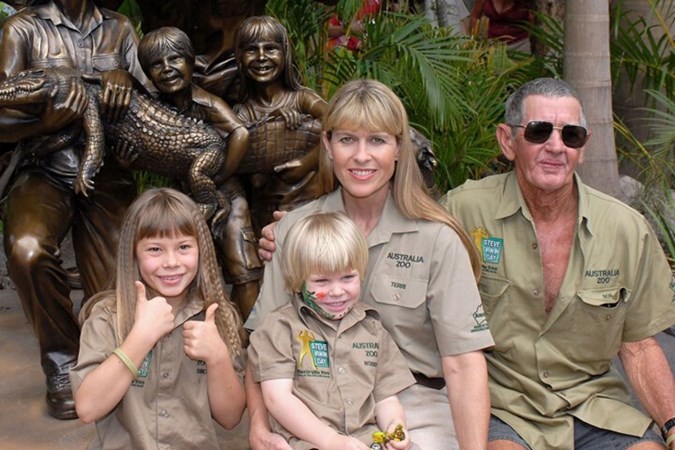 Despite his gesture, Bob is still estranged from the late Crocodile Hunter’s family.