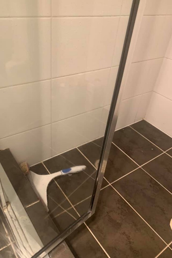 Tracey's shower after. Image: Mums Who Clean/Facebook