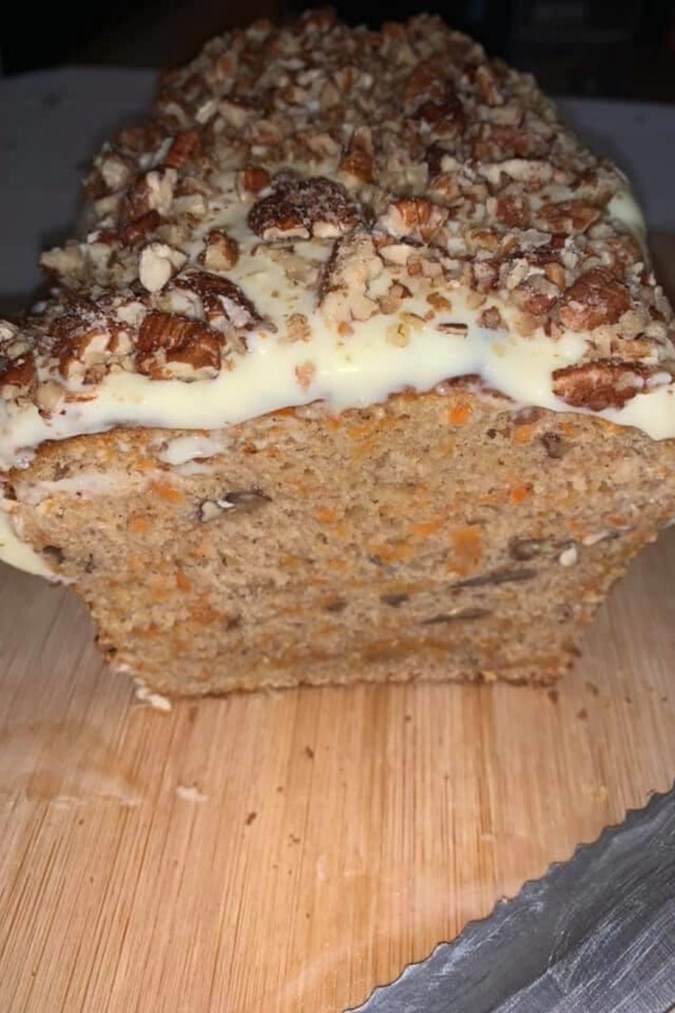 4-ingredient carrot cake. Image: Budget Meals/Facebook